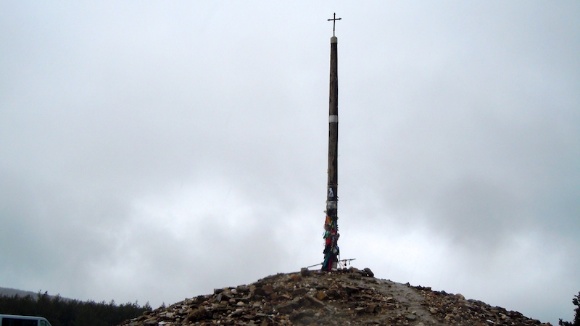 Cruz-de-Ferro-Spain-Camino-de-Santiago-ws